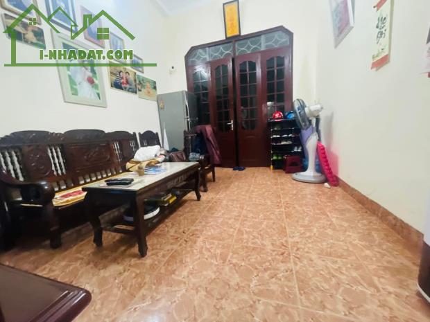 Bán nhà Lạc Long Quân dt 50/55m  4 tầng giá 12 tỷ xíu Tây Hồ