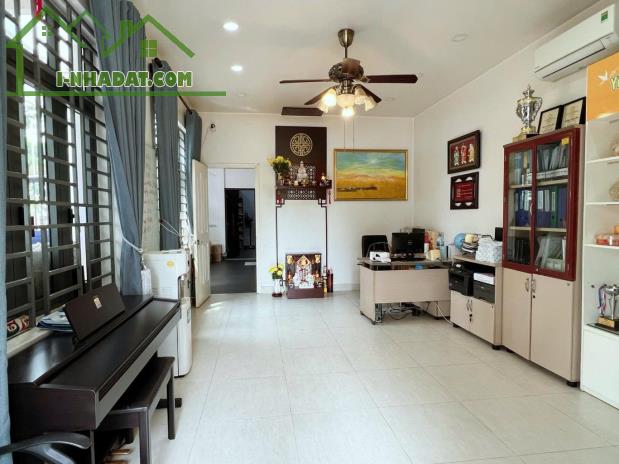 Biệt thự gần công viên 7x26 Bình Hưng Bình Chánh Chỉ 17 tỷ nhỉnh - 1