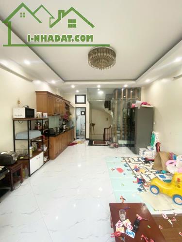 💸HOÀNG MAI - 40M - 5 TẦNG - MT 4M - CHỈ 13.X TỶ💸