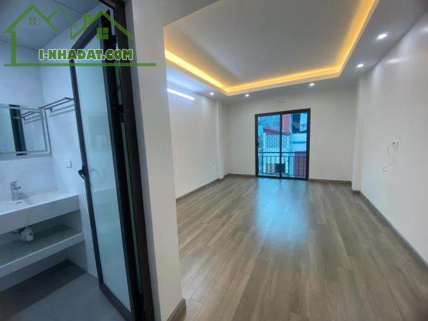 BÁN NHÀ 5 TẦNG CÓ THANG MÁY – PHỐ VĨNH PHÚC, QUẬN BA ĐÌNH – GIÁ 7 TỶ 🔹 Diện tích: 32m² 🔹 - 2