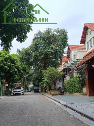 Chị gái cần bán căn Biệt thự Liền kề Tuyệt đẹp tại Long Biên - 19,5 Tỷ . - 4