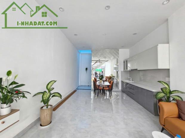 NHÀ ĐẸP GẦN CHỢ PHƯỚC LONG A, P. PHƯỚC LONG A, QUẬN 9. DT: 90M2. ZA 5.7 TỶ