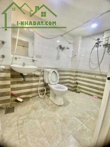 💥🏠🔥GẤP BÁN, QUÂN 6, SÁT MẶT TIỀN, CẠNH HXH, 64M2, 2 TẦNG, NGANG 6M, RẺ BÈO, CHỈ 3.2 TỶ - 4
