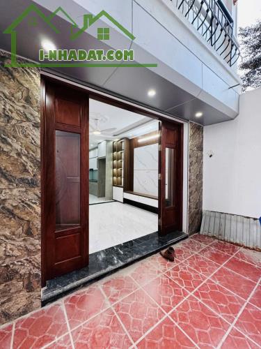 Bán Bán nhà 35m2 x 5 tầng Đàm Quang Trung, Long Biên- Ngay chân cầu Vĩnh Tuy.