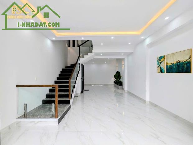 Nhà mặt đường Nam Pháp, 55m 4 tầng,, Giá 5.75 tỉ, đối diện nhà thờ