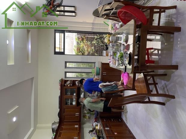 HXT - SÁT MẶT TIỀN - KHU VIP PHƯỜNG 15 TÂN BÌNH - NHÀ 3 TẦNG 2 MẶT HẺM, XE HƠI ĐẬU TRONG N