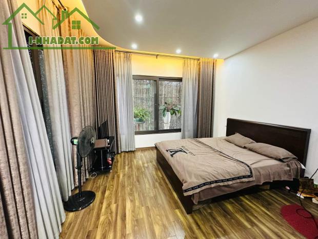 Phân lô Nguyễn Chí Thanh, ô tô tránh, gần phố, 45m 6 tầng 4.1m mặt, Giá 17 tỷ. 0796193699