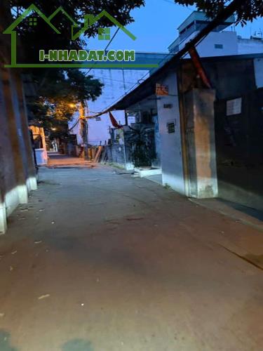 Bán nhà C4 ở Ngọc Thụy Long Biên rộng 52m, mặt tiền 6m nở hậu nhẹ ngõ nông oto vào 9 tỷ - 2