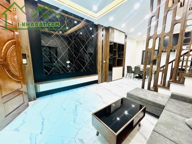 Bán nhà Kim Ngưu gần oto, ngõ thông tư tung. Tiện ích vô vàn