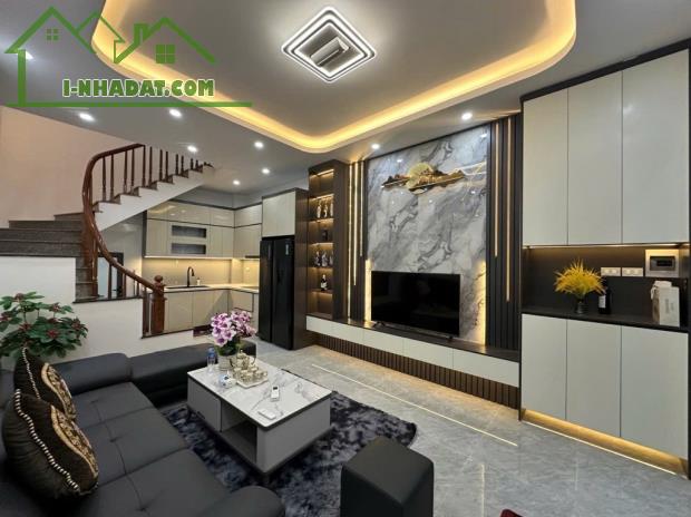 Nhà vĩnh Hưng 30m ra phố 36m2 - 5 tầng nhỉnh 5 tỷ