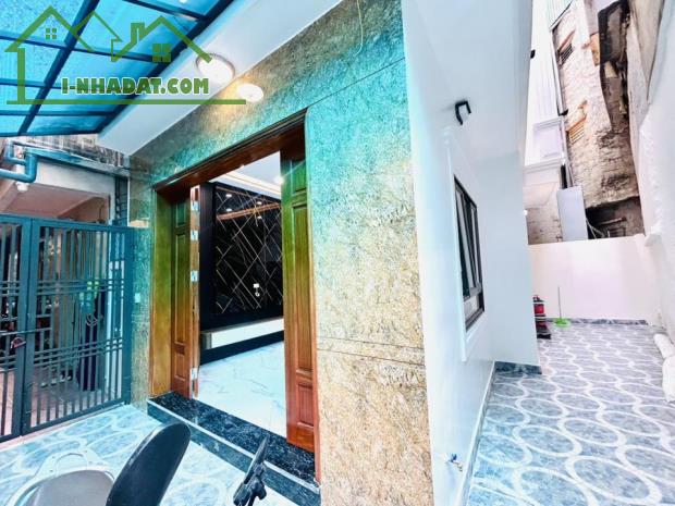 Biệt thự sân vườn- Trần Khát Chân- Nhà mới- Full nội thất- Sân cổng cực rộng- 15m ra Ô tô