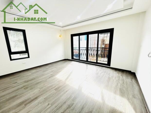 Biệt thự sân vườn- Trần Khát Chân- Nhà mới- Full nội thất- Sân cổng cực rộng- 15m ra Ô tô - 3