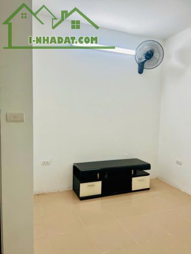 Cho thuê nhà Tập thể tầng 5 Giải Phóng 55m2, 2 ngủ, 7 Triệu - 3