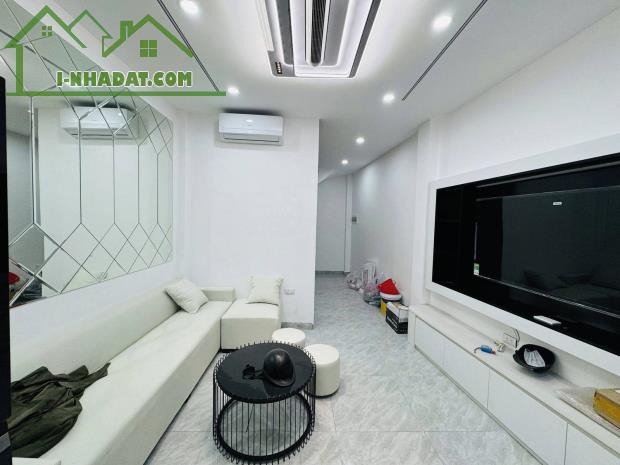 HÀNG HIẾM, NGÕ Ô TÔ, VIEW HỒ, THANG MÁY. ĐỊNH CÔNG, HẠ30M2,  6,95 TỶ.