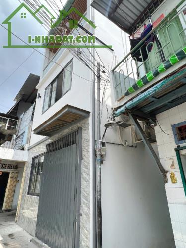 Nhà góc mới 3 tầng sát đường Nguyễn Duy P12Q8. Giá: 3.6 tỷ TL