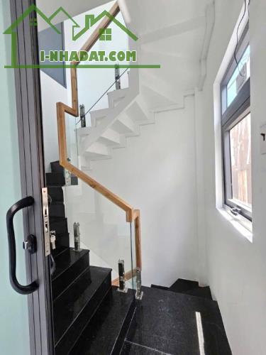 Nhà góc mới 3 tầng sát đường Nguyễn Duy P12Q8. Giá: 3.6 tỷ TL - 3