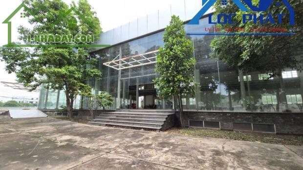 Cho thuê Showroom trưng bày sản phẩm dt 6445m2 giá chỉ 4,5 đô (KHOẢN  725 triệu/ tháng)