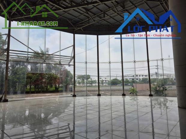 Cho thuê Showroom trưng bày sản phẩm dt 6445m2 giá chỉ 4,5 đô (KHOẢN  725 triệu/ tháng) - 1