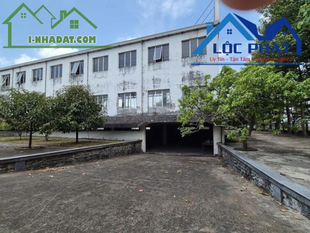 Cho thuê Showroom trưng bày sản phẩm dt 6445m2 giá chỉ 4,5 đô (KHOẢN  725 triệu/ tháng) - 2