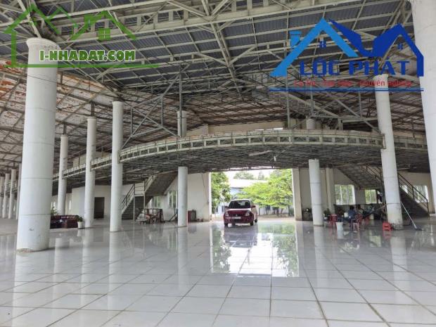 Cho thuê Showroom trưng bày sản phẩm dt 6445m2 giá chỉ 4,5 đô (KHOẢN  725 triệu/ tháng) - 4