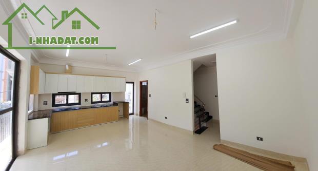 SIÊU PHẨM LỆ MẬT VIỆT HƯNG– LÔ GÓC – GARA OTO – THANG MÁY – 8.75 TỶ! - 2