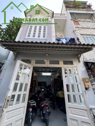 TT QUẬN 12 GIÁP GV,TB - NHÀ MỚI Ở NGAY - 33M2 (4x8) 2 TẦNG 2PN - HẺM XE HƠI SÁT NHÀ
