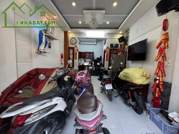 TT QUẬN 12 GIÁP GV,TB - NHÀ MỚI Ở NGAY - 33M2 (4x8) 2 TẦNG 2PN - HẺM XE HƠI SÁT NHÀ - 2