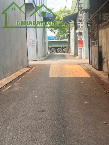 Bán đất Thạch Bàn, ngõ nông, Innova vào đất.