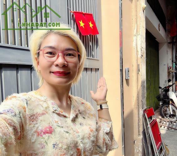 HIẾM NHÀ BÁN - MẶT TIỀN HẺM XE HƠI Đ. THỦ KHOA HUÂN, P.BẾN THÀNH, QUẬN 1 - SỔ VUÔNG CHUẨN