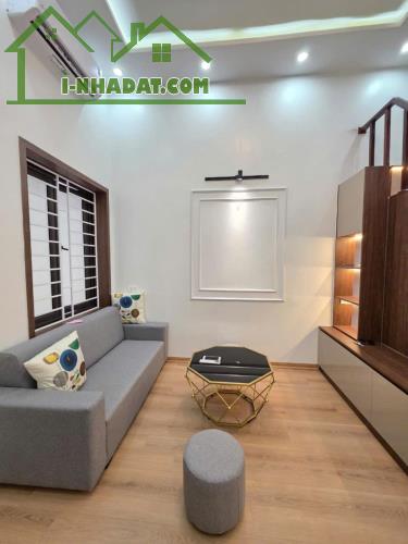 CẦN BÁN TẬP THỂ TẠI TRẦN CUNG -GẦN PHỐ - DTSD 70M2 - 2 PN -FULL NỘI THẤT Ở LUÔN- KHU - 3