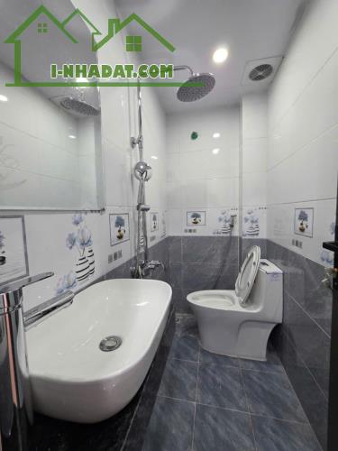 CẦN BÁN TẬP THỂ TẠI TRẦN CUNG -GẦN PHỐ - DTSD 70M2 - 2 PN -FULL NỘI THẤT Ở LUÔN- KHU
