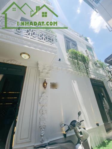Nhà đẹp Lạc Long Quân P10 Tân Bình - 3 tầng 2 phòng ngủ - Giá chỉ 4.299 tỷ