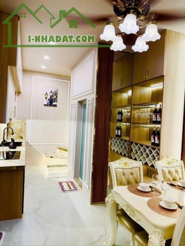 Nhà đẹp Lạc Long Quân P10 Tân Bình - 3 tầng 2 phòng ngủ - Giá chỉ 4.299 tỷ - 2