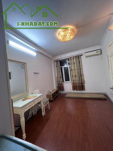Bán nhà đẹp lô góc ngõ 559 Lĩnh Nam, VF3 lùi tận cửa, giá 5 tỷ - 4