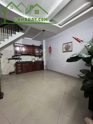 Bán nhà đẹp lô góc ngõ 559 Lĩnh Nam, VF3 lùi tận cửa, giá 5 tỷ - 5