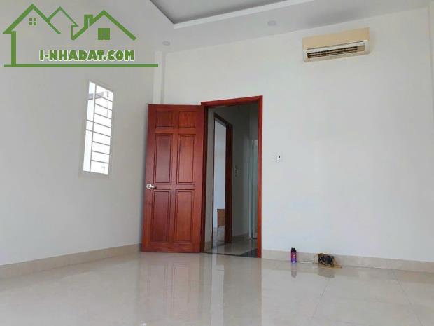 Nhà mặt tiền cách đường Tô Ngọc Vân Quận 12 chỉ 50m, , Giá cực tốt  4.1 tỷ