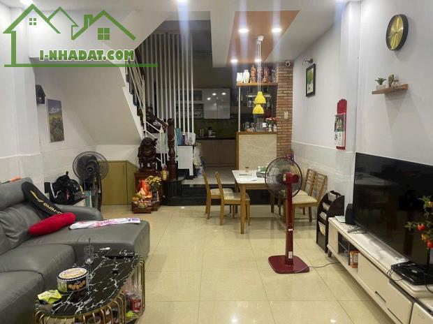 Rẻ hơn thị trường 5 Tỷ, Bề Ngang Siêu lớn 15m, MT NGAY TRƯƠNG ĐỊNH, Q3. 200m2. 52Tỷ