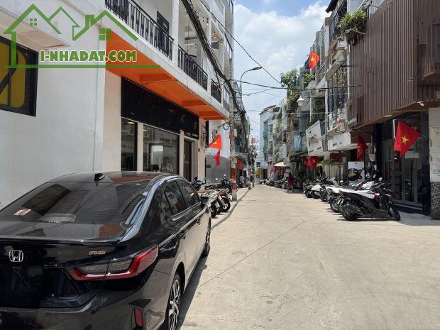 Rẻ hơn thị trường 5 Tỷ, Bề Ngang Siêu lớn 15m, MT NGAY TRƯƠNG ĐỊNH, Q3. 200m2. 52Tỷ - 2