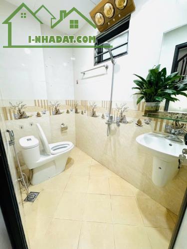 Bán nhà phố Minh Khai, Bạch Mai - 30m thẳng phố - 2 mặt ngõ, LÔ GÓC - 5 Tầng - Nhà mới - 2