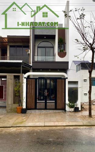 Bán nhà 2,5 tầng đẹp Full nội thất, mặt tiền KQH Bàu Vá, phường Trường An, TP Huế