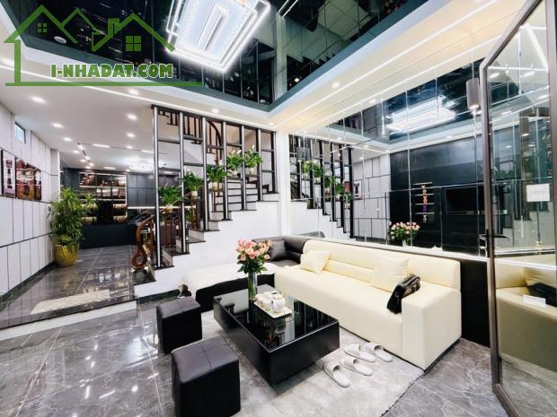 Đại La - Hai Bà Trưng 58m x 4 tầng nội thất tiền tỷ, 15m ra phố giá 9,8 tỷ (CTL) - 1