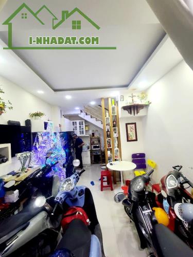 Bán nhà Núi Thành, gần Trường Chinh, Tân Bình, full nội thất, 3.5x7 - 4 tầng, chỉ hơn 3 tỷ