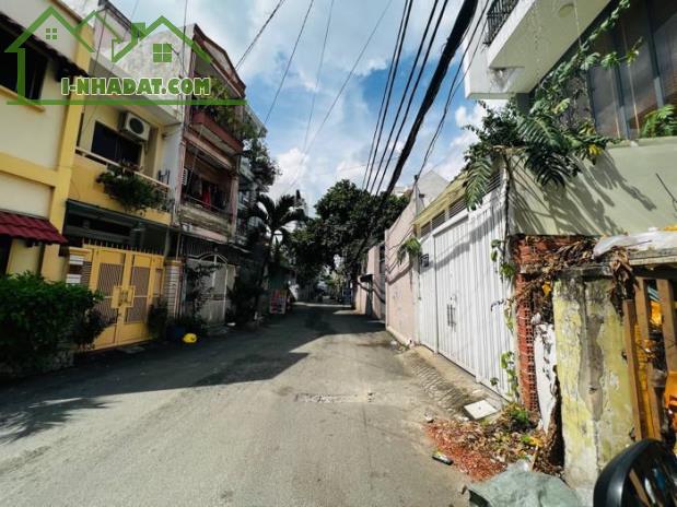 BÁN NHÀ HIẾM CÓ - KẾT CẤU BTCT CHẮC CHẮN - VỊ TRÍ ĐẸP - 2