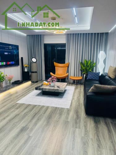 Sky villa 3 ngủ 2 WC 140m2 tòa Diamond Goldmark City nội thất nhập khẩu Châu Âu mới 100%