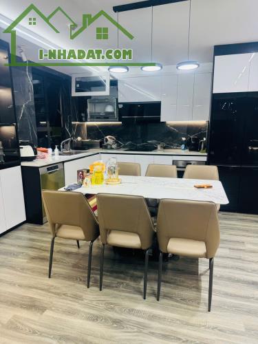 Sky villa 3 ngủ 2 WC 140m2 tòa Diamond Goldmark City nội thất nhập khẩu Châu Âu mới 100% - 4