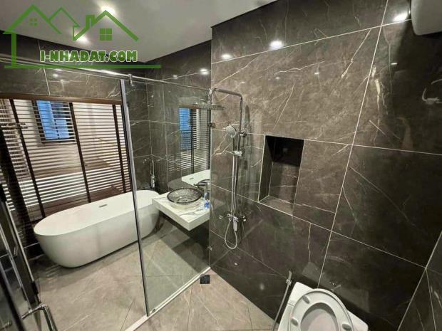 Bán nhà mới Ngọc Thuỵ, DT 40m,MT khủng 9M, 6T thang máy,gara ô tô 7 chỗ,nhỉnh 9 tỷ - 3