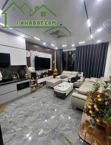 Nhà đẹp dân xây chắc chắn thang máy sịn chạy vù vù - 1
