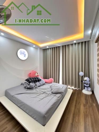 42m2 NHÀ 5 TẦNG - Ô TÔ VÀO NHÀ - CHỦ NHÀ TẶNG TOÀN BỘ NỘI THẤT LUXUARY TRỊ GIÁ GẦN 700 TRI - 4