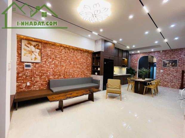 Nhà 2 Tầng Siêu Đẹp Đường Thu Bồn.( Thanh hải nối dài) chỉ cách đường chính 30m . - 1