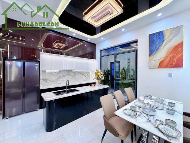NHÀ PHỐ 1 TRỆT 2 LẦU - TRỤC CHÍNH ĐƯỜNG D1 KDC HỒNG LOAN - THÀNH PHỐ CẦN THƠ - 3
